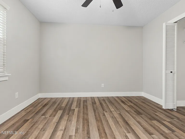 401 Pheasant Run — Photo 16