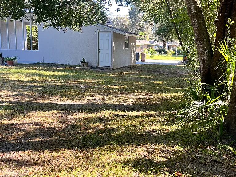 1858 SE Lake Weir Ave — Photo 27