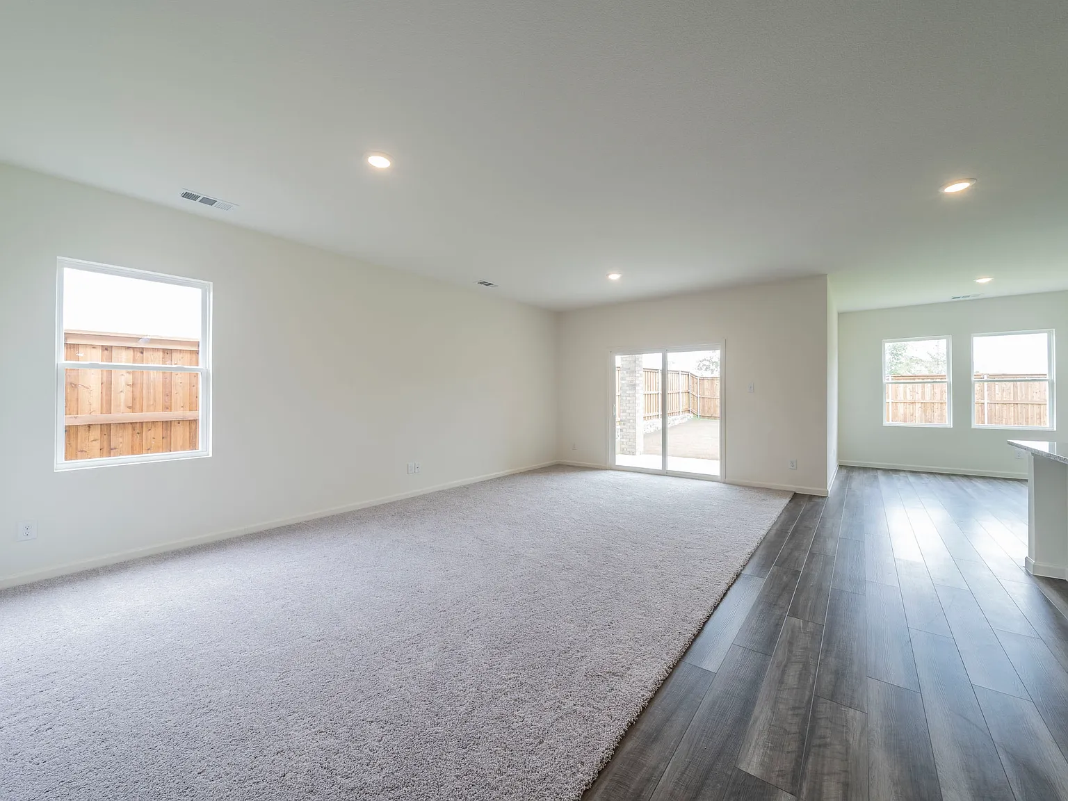 4 bed, 1935 sqft, $2,850 — Photo 2
