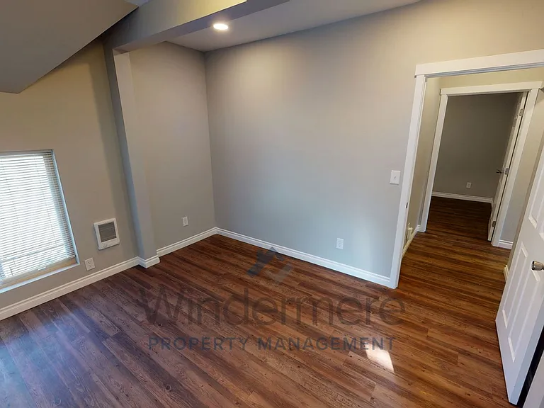 430 E Oak St — Photo 15