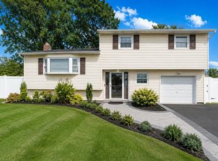 37 Holiday Park Dr, Centereach, NY 11720