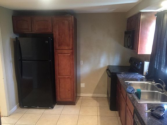 Kitchen / eating area