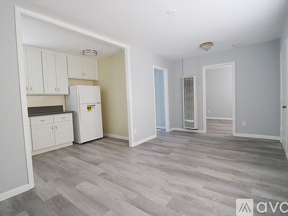 3rd image of 846 N Van Ness Ave #1/2