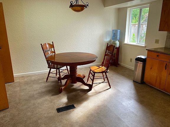 3rd image of 306 Chartin Rd