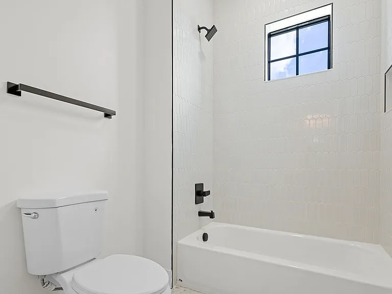 3202 W La Salle St — Photo 62