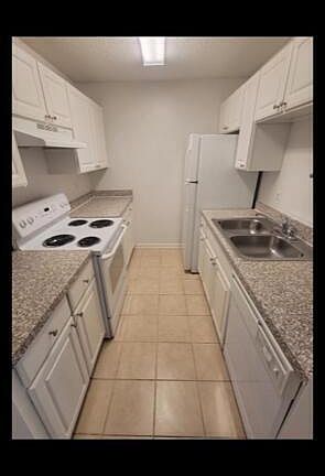 4th image of 3570 Sable Palm Ln Unit D