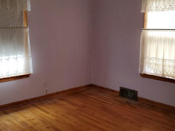 5th image of 623 N 11th St