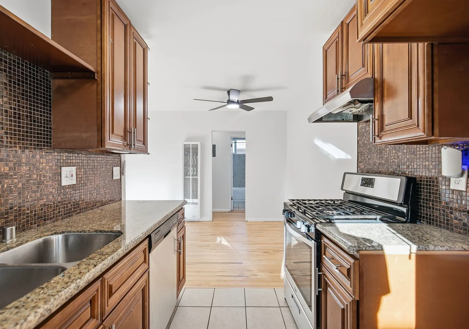 14620-14626 Magnolia Blvd — Photo 4