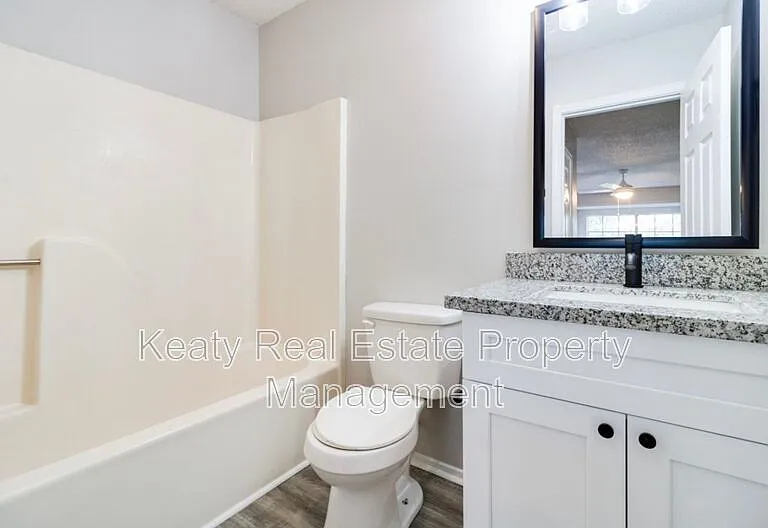 107 Meudon St #D — Photo 11