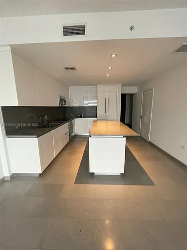 88 SW 7th St #1608 Photo 1