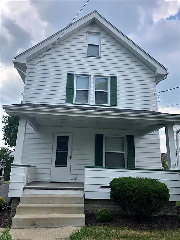 201 Center St photo 1