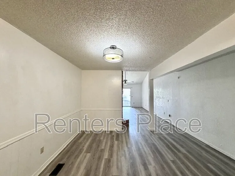 7324 S Canton Ave — Photo 4