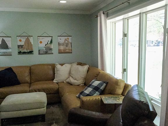 5th image of 570 Green Meadow Dr