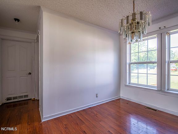 4th image of 136 Lynnwayne Circle