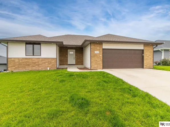 2200 Fairway Dr, Crete, NE 68333