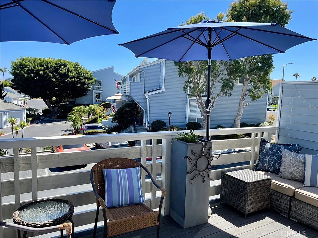 3 bed, 2.5 bath, 1685 sqft, $5,100 — Photo 4