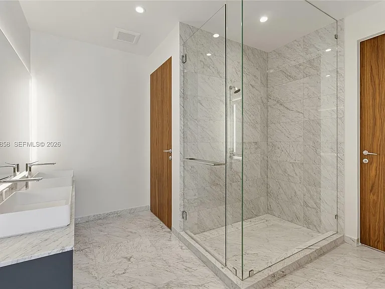 5 Grove Isle Dr #L502 — Photo 36