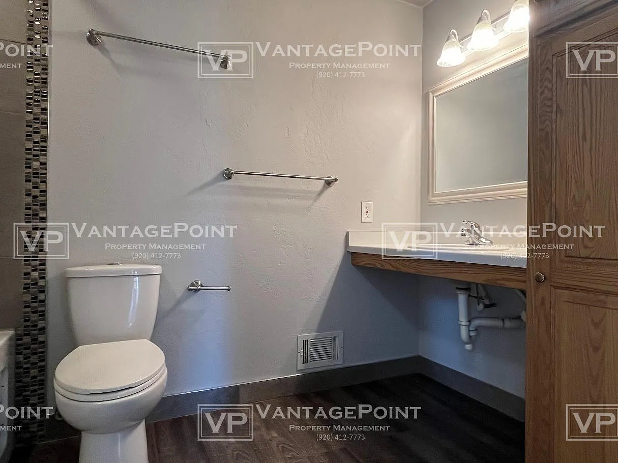 1800 Hardwoods Court/400 Scotchwood Rd — Photo 3