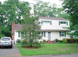 16 Linda Ln, Clark, NJ 07066
