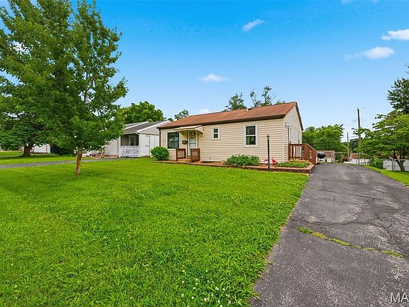 4th image of 2702 Chatham Dr