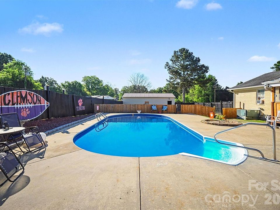 1st image of 1087 Greenbriar Dr
