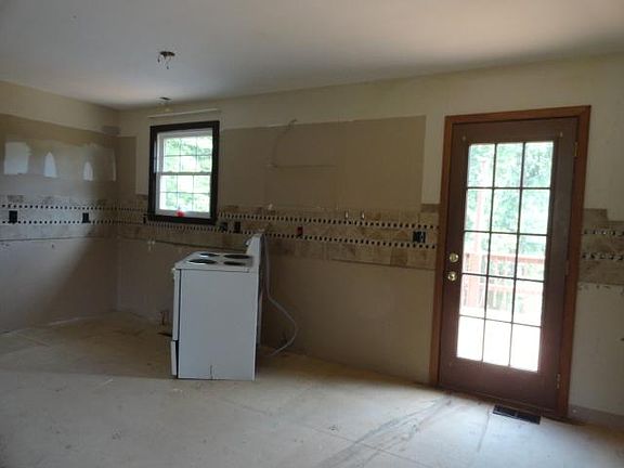 3rd image of 579 Briarwood Dr