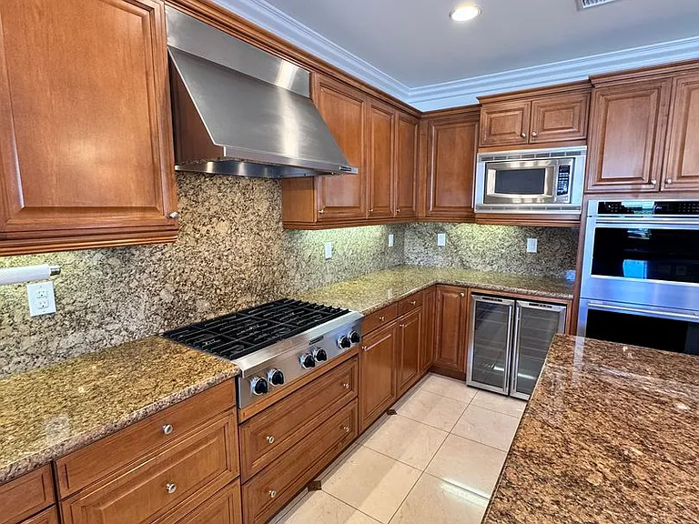 326 Manila Ave — Photo 18