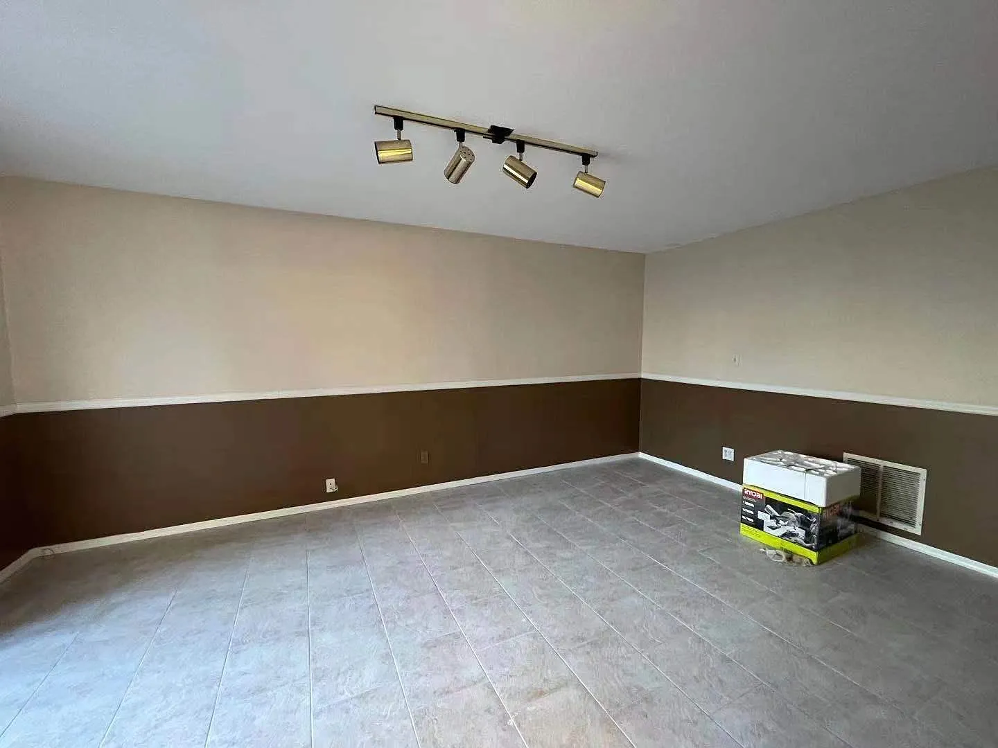 2 bed, $2,200 — Photo 4