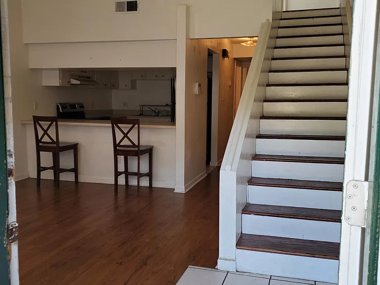 1275 Orange Ave E — Photo 3