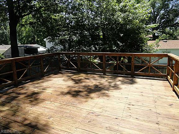 Up Deck w Steps Dn