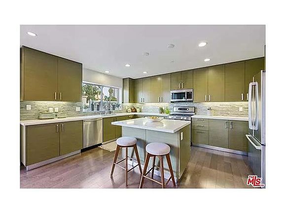 5th image of 1807 S Beverly Glen Blvd #401