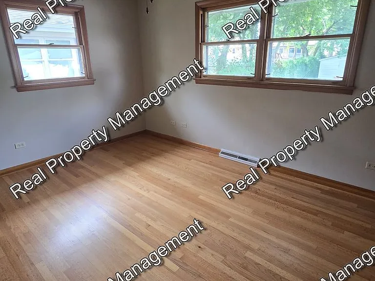 8118 Monroe Ave — Photo 7