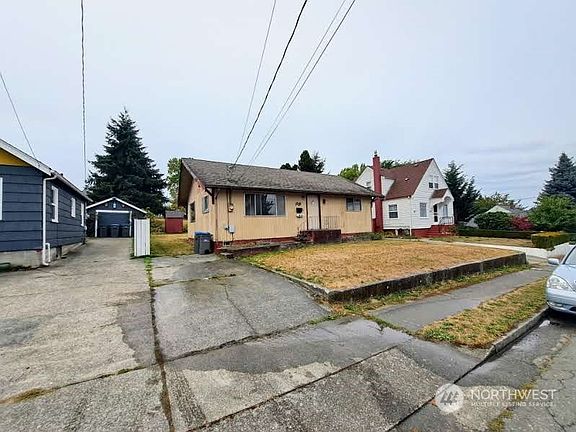 3rd image of 1525 Marguerite Ave