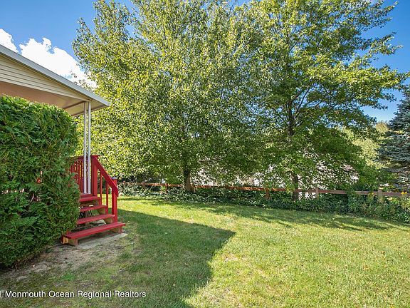 5th image of 31 Greensprings Dr