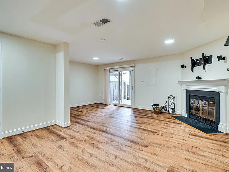 5708 Heritage Crossing Ct — Photo 37