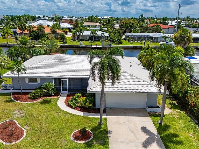 110 Gulfview Rd — Photo 1