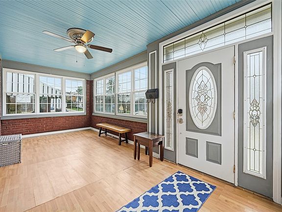4th image of 1037 Woodbourne Ave
