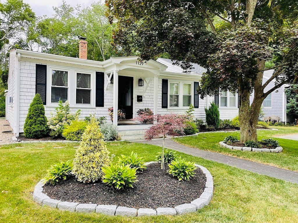 1129 Sassaquin Ave, New Bedford, MA 02745 Zillow