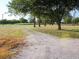 7617 Charco Rd, Beeville, TX 78102