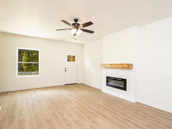 4th image of 304 SW 4th St #2