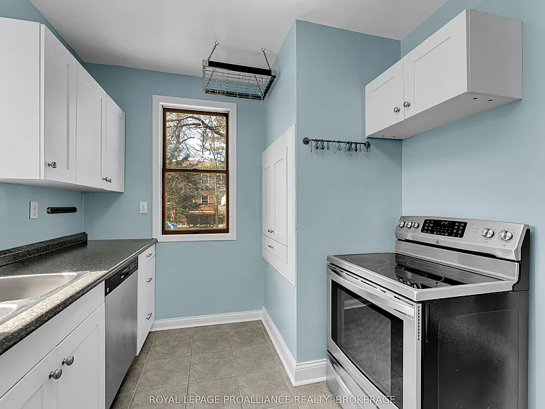 524 College St — Photo 15