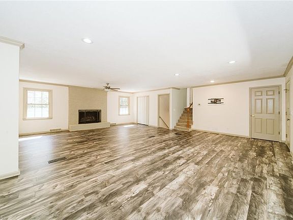 4th image of 204 Lee St