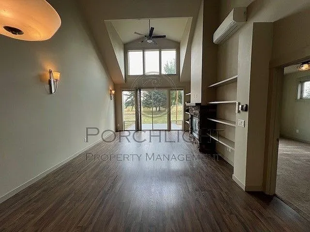 2200 Greenview Cir #1 — Photo 15