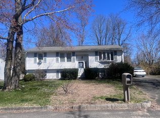 45 Ramblewood Dr, Springfield, MA 01118