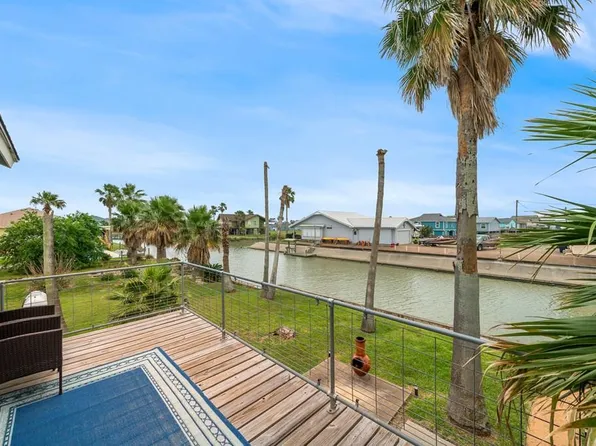 211 Pintail Ln, Rockport, TX 78382