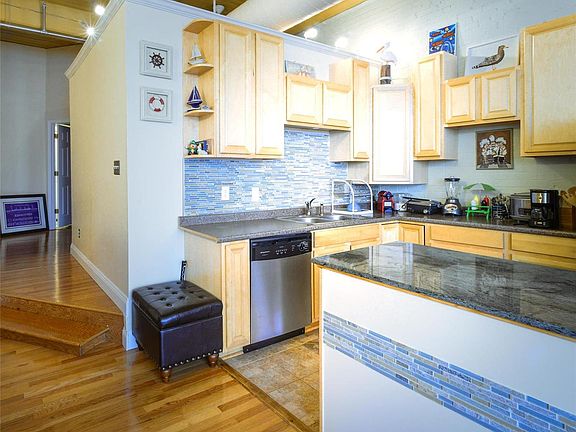 5th image of 507 N 13th St APT 401