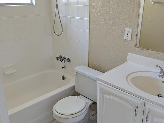 4th image of 110B N Mills Ave #B