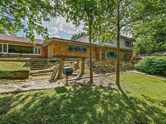 3rd image of 421 Rice Ave