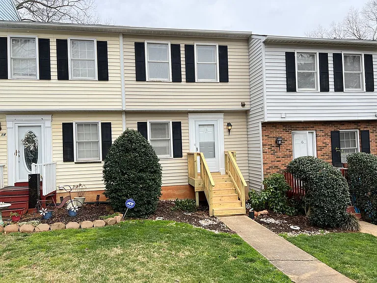 15 Astor Ct — Photo 4