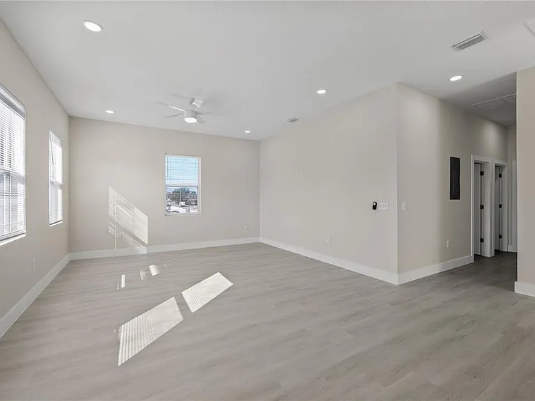 6976 Belltree Ct — Photo 8